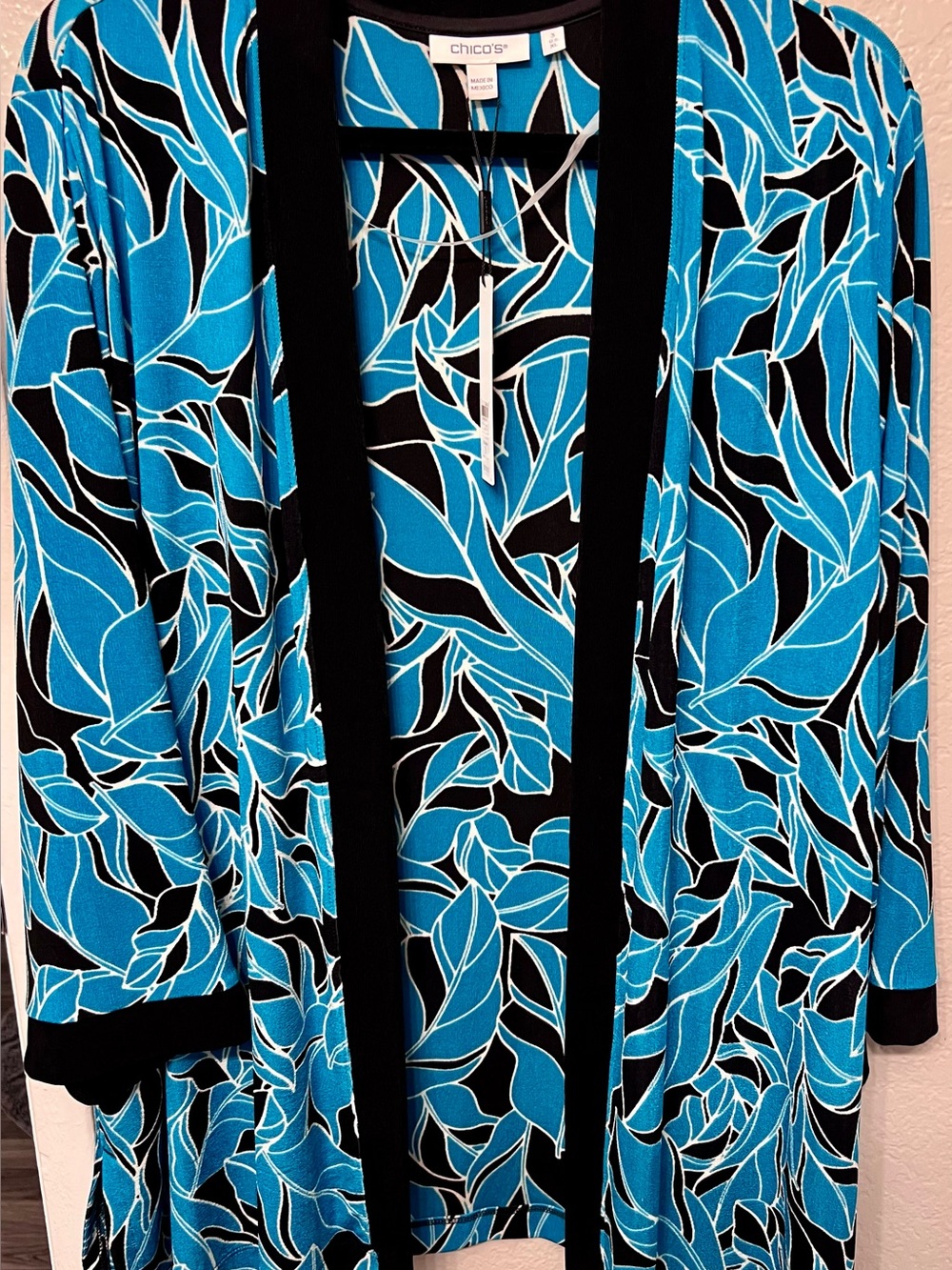 Chicos leaf print Travelers jacket size 3